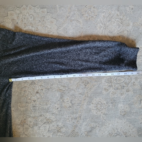 Old Navy SOFT & Comfy Lightweight Gray Sweater Medium - Picture 10 of 11